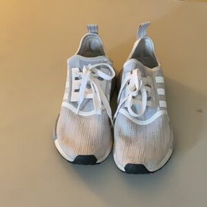EUC woman’s adidas boost sneakers